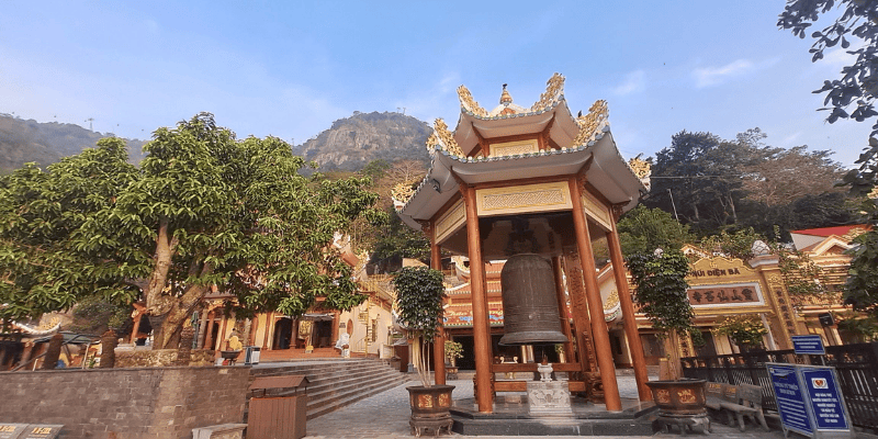 Thiet ke chua co ten 1 chữ vạn (卍) – hay svastika trong tiếng Phạn – luôn là một điểm sáng khiến tôi không ngừng suy ngẫm.