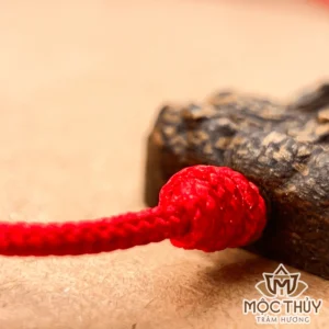 Vòng tay chỉ đỏ Bồ Tát Hộ Thân - trầm Hương Mộc Thủy
