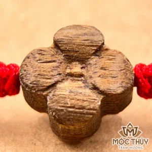 Vòng tay chỉ đỏ đan Cỏ Bốn Lá