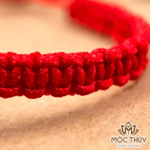 Vòng tay chỉ đỏ đan Cỏ Bốn Lá