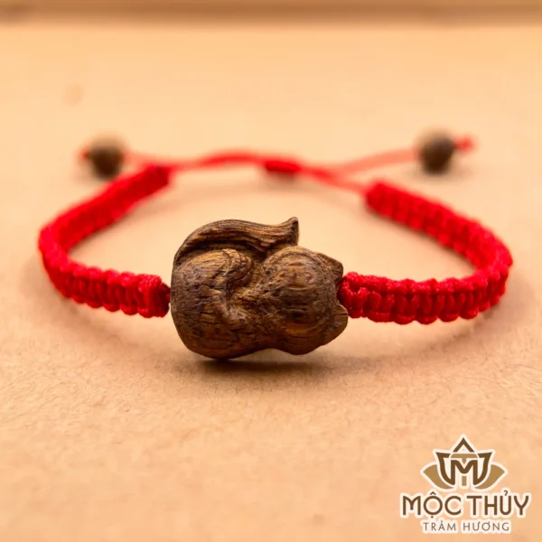 Vòng tay chỉ đỏ đan Hồ Ly