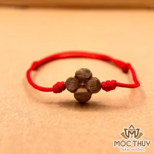 Vòng tay chỉ đỏ đơn Cỏ Bốn Lá