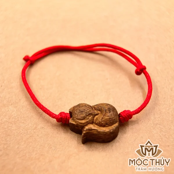 Vòng tay chỉ đỏ đơn Hồ Ly - Trầm Hương Mộc Thủy